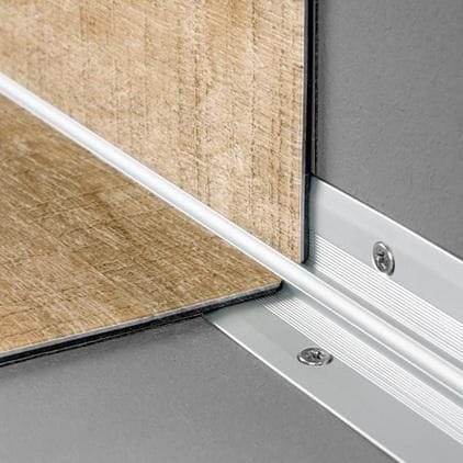 [QS-QSVSTPINGLUESILV] PROFILE D'ESCALIER GLUE COIN INTERIEUR - ARGENT - 2000X25X25 - QSVSTPINGLUESILV